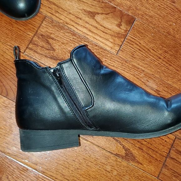 CUTE black ankle boots, flat heel size 11 - Picture 3 of 9